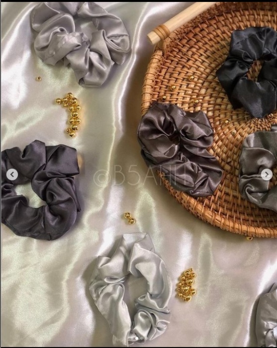 Satin scrunchies 10 pcs - Black & Gray collection
 بكل ساتان 10 قطع - مجموعة الاسود و السكني